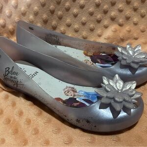 Youth sz 2 Frozen Mini Melissa shoes